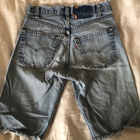 High-wasted Levi Cut-Off Shorts - Picture 3 of 3